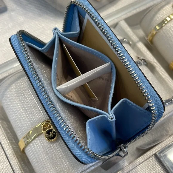 MICHAEL KORS Jet Set Travel Medium Color-Block Zip Around Wallet
LT SKY MLT
NWT - Picture 8 of 16